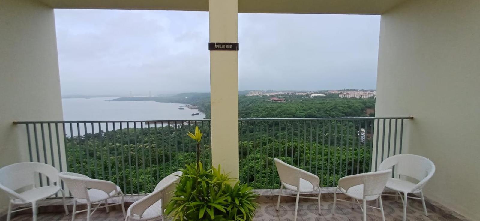 Good Stay 2Bhk Pool Apartment 10 Mins From Dabolim Airport Goa 102 Consua Exterior photo